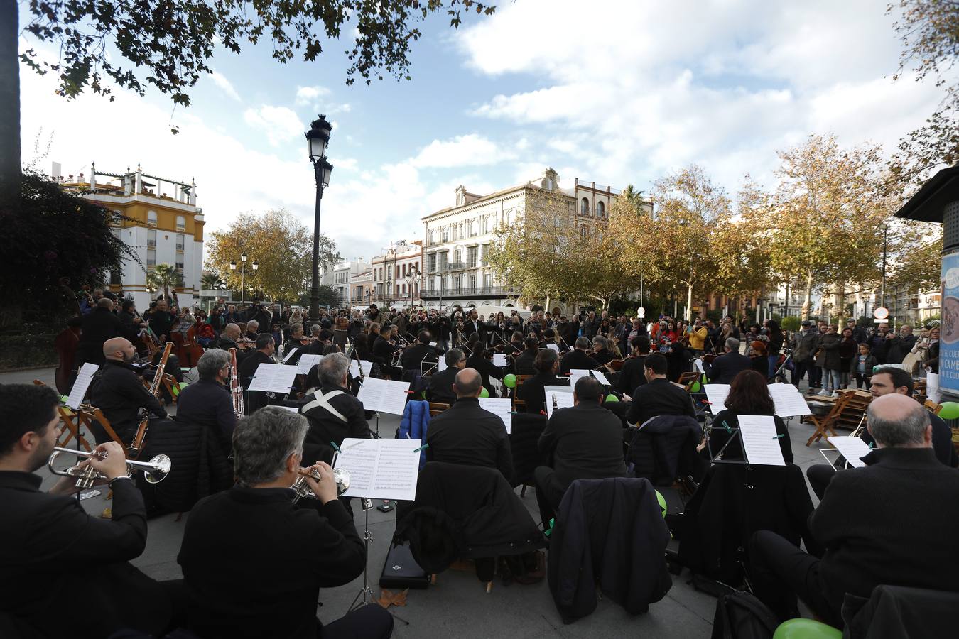 Los músicos de la ROSS se movilizan en la Puerta de Jerez de Sevilla para reivindicar sus derechos