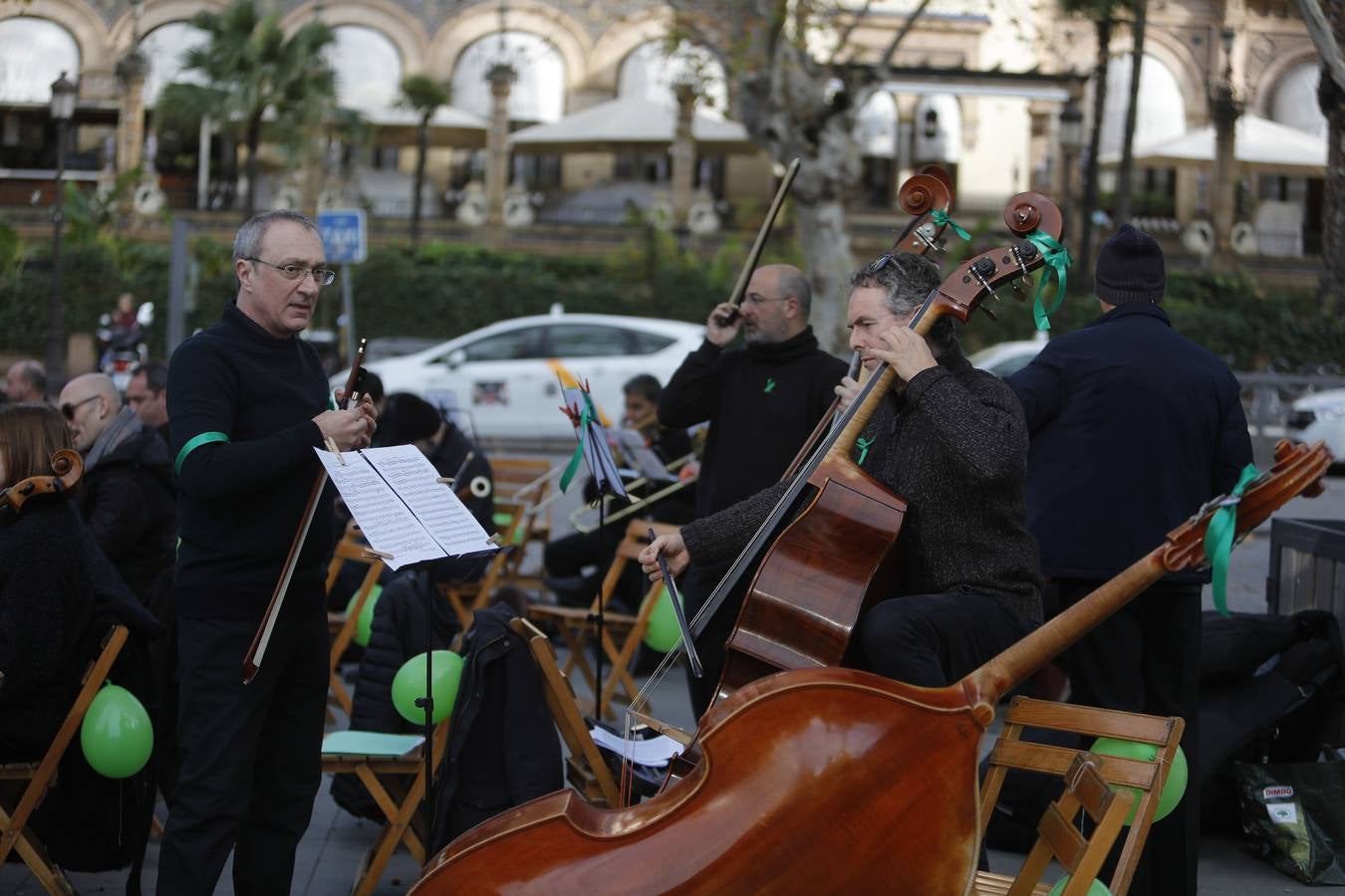 Los músicos de la ROSS se movilizan en la Puerta de Jerez de Sevilla para reivindicar sus derechos