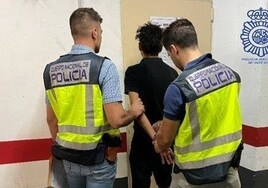 A prisión por arrastrar varios metros a un policía nacional de Sevilla con un coche