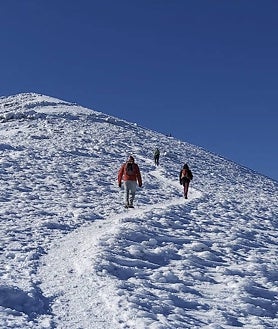 Imagen secundaria 2 - Desde la cumbre nevada de La Sagra las vistas son impresionantes