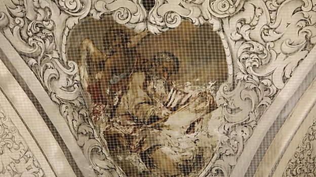 Pechina con pintura desprendida