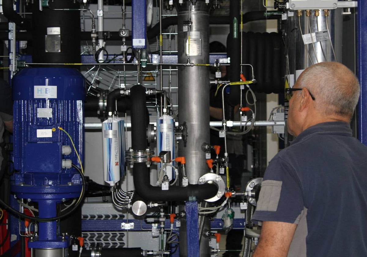 Fábrica de electrolizadores que H2B2 tiene en Dos Hermanas (Sevilla)