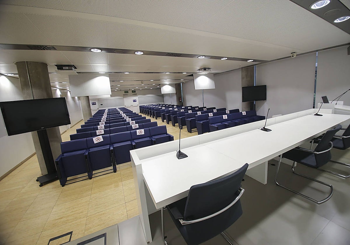 Unas de las salas de Palmas Altas que serán adaptadas a juzgados