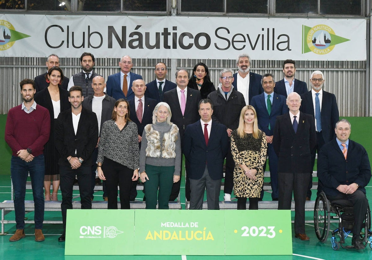 Personas que han participado en el acto del Club Náutico