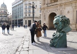Réplicas gigantes de los Premios Goya 2023 en Sevilla: dónde están y cuántas son