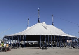 La carpa del Circo del Sol ya está subida a una semana del estreno de 'Luzia' en Sevilla