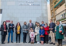 Una plaza de Triana honra con su nombre a Joaquín Arbide