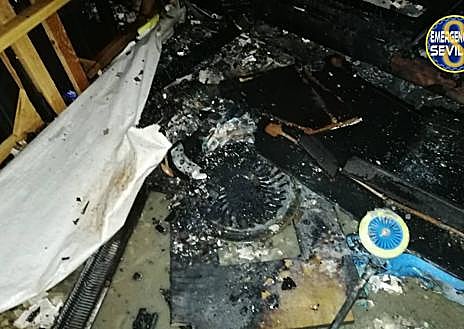 Imagen secundaria 1 - El incendio del Polígono Norte deja quince heridos