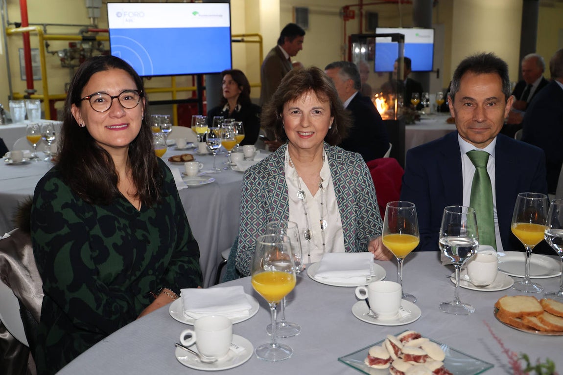 Paloma Villalobos, Rocío Medina y Antonio Fernández