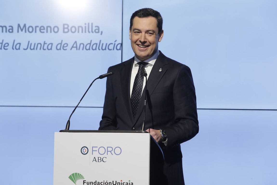 El presidente de la Junta de Andalucía, Juanma Moreno, durante su intervención 