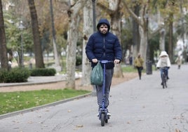 Restringido desde este miércoles el acceso de patinetes al metro de Sevilla en hora punta en días laborables