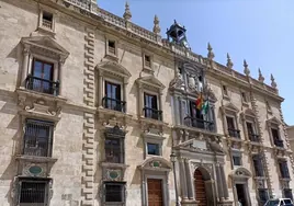 Confirman cuatro años de cárcel para una vecina de Sevilla por estafar 55.000 euros simulando que tenía cáncer