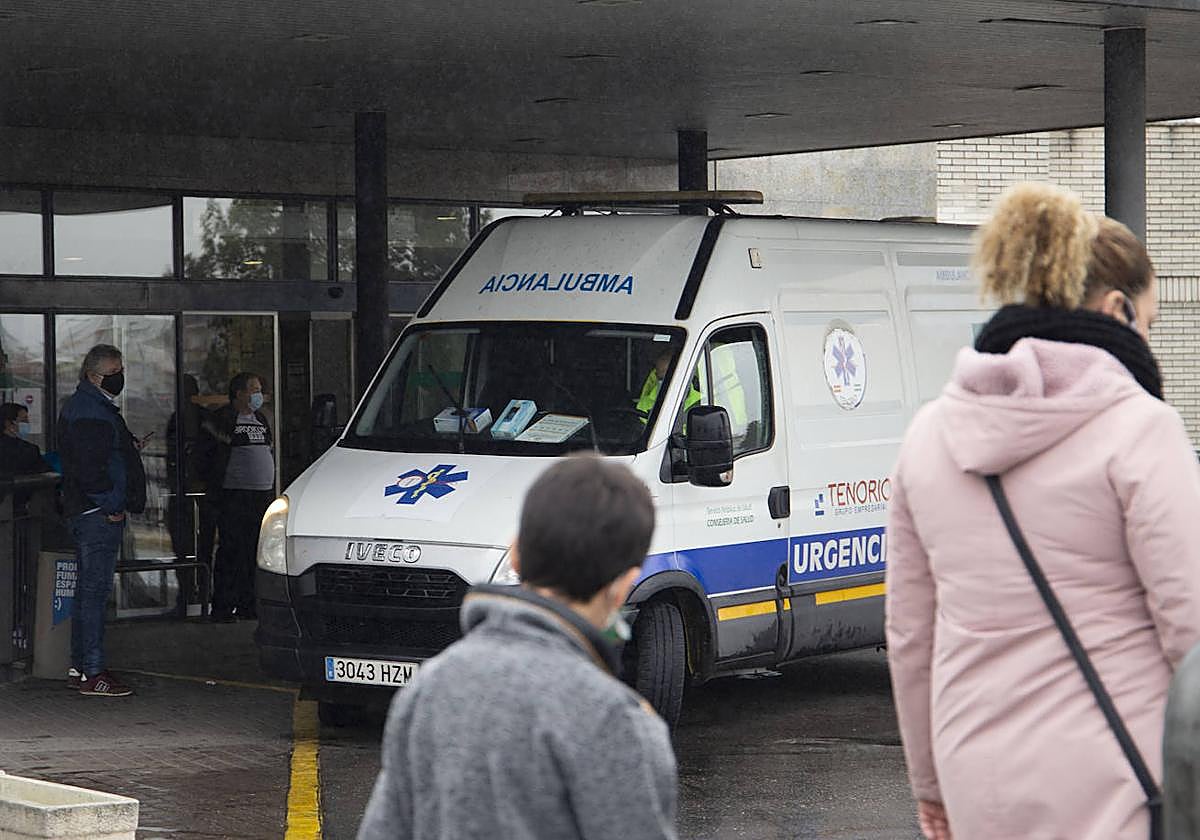 Entrada a las Urgencias del Hospital de Valme