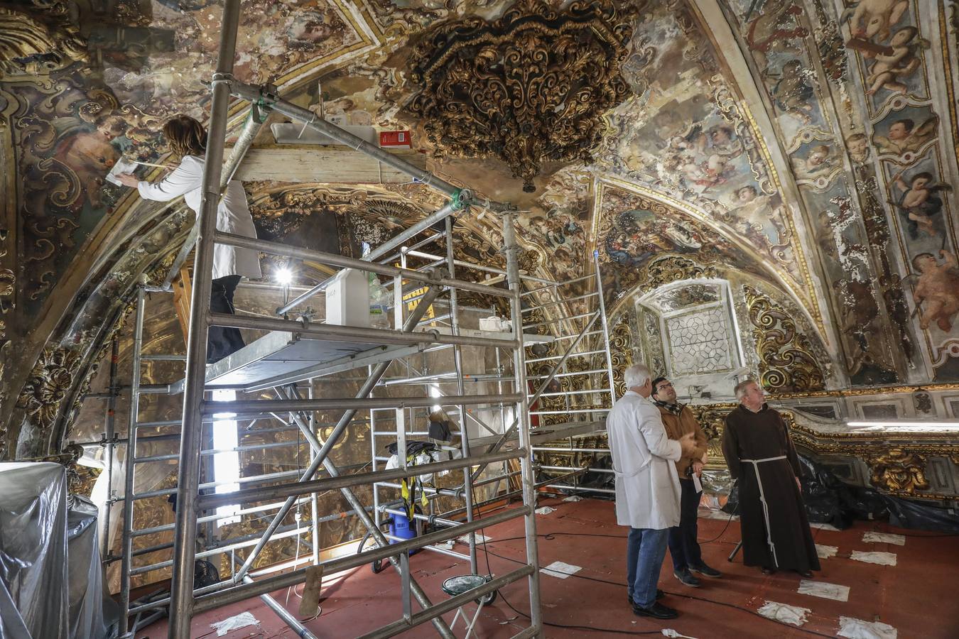Visita a la nueva fase de restauración de las pinturas murales de la capillita de San José