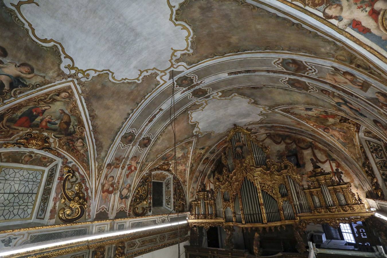 Visita a la nueva fase de restauración de las pinturas murales de la capillita de San José