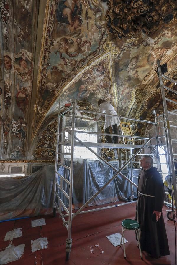 Visita a la nueva fase de restauración de las pinturas murales de la capillita de San José