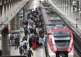 Los trenes de Cercanías, años sin renovación y sin conexión con el metro de Sevilla