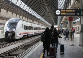 Cercanías en Sevilla, unos trenes que sufren demasiados retrasos y con vagones llenos