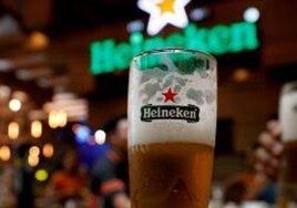 La cervecera Heineken registró un beneficio de 2.700 millones de euros,un 19,3% menos que en 2021