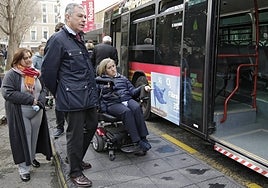 José Luis Sanz promete que todas las obras de Sevilla se adaptarán a personas con movilidad reducida