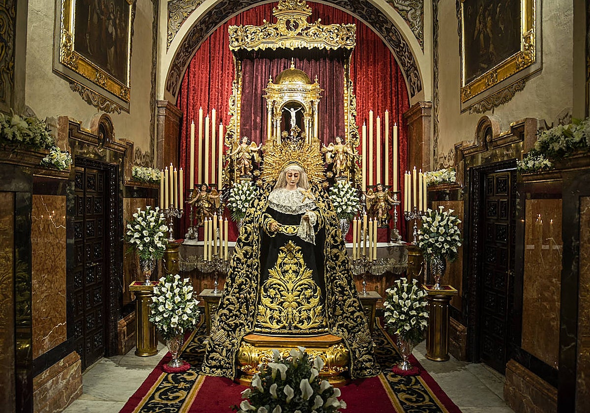 La Soledad de San Lorenzo en Besamanos Extraordinario por el II Congreso Internacional de Hermandades