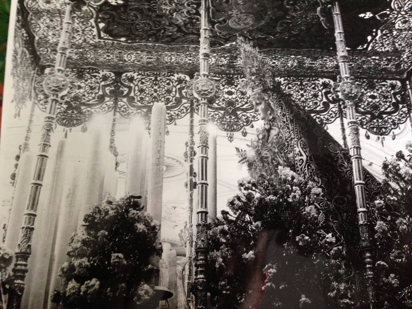 El Cachorro, quemado por el fuego, y la antigua Virgen del Patrocinio, en fotos