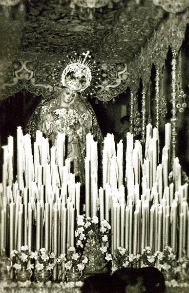 El Cachorro, quemado por el fuego, y la antigua Virgen del Patrocinio, en fotos