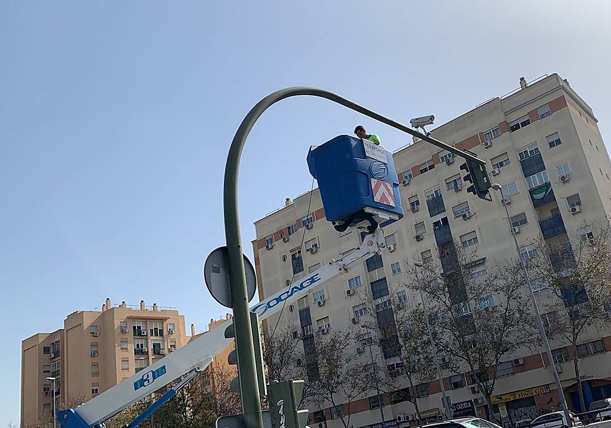 Instalación de cámaras en la Ronda Urbana Norte para controlar el tráfico y poder tomar medidas en función de la intensidad de paso de vehículos.