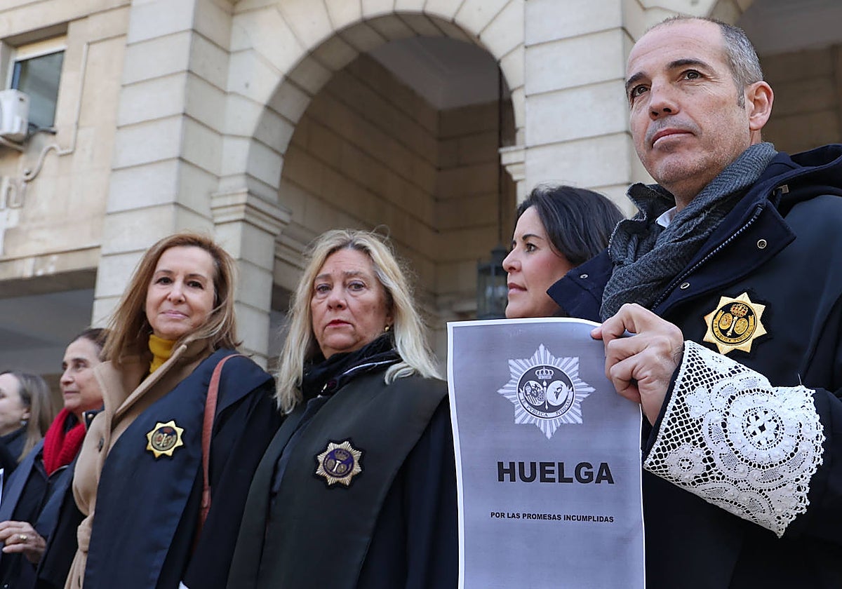 Los letrados de la Administración de la Justicia han convocado varias concentraciones en la Audiencia de Sevilla