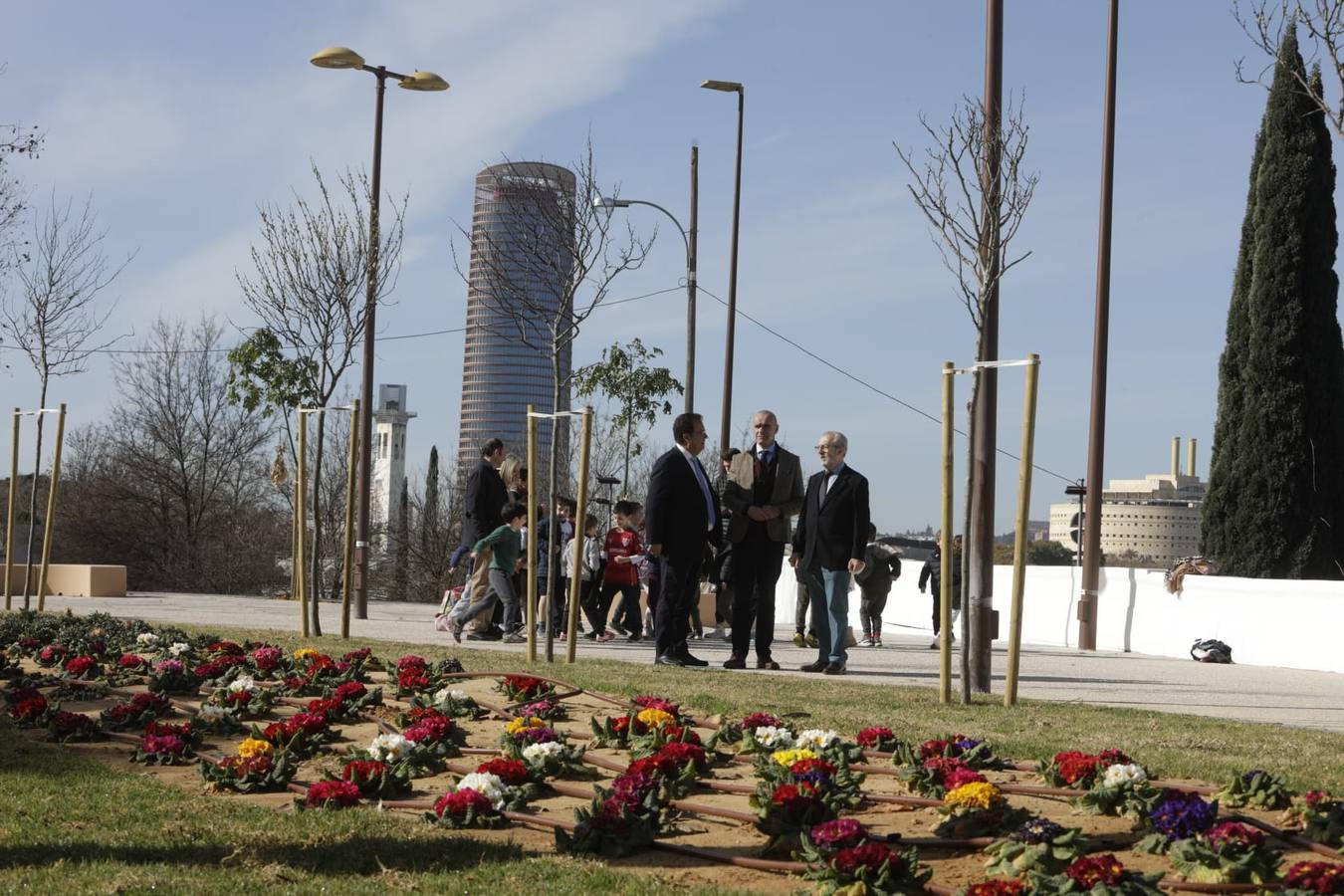Los sevillanos ya pueden disfrutar de este nuevo tramo de la calle Torneo y de la plaza