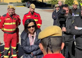 Margarita Robles visita en Morón al contingente de la UME que salvó a una familia en el terremoto de Turquía