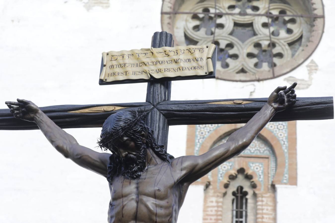 El Cristo de las Almas ha presidido el Viacrucis del Consejo de Cofradías, un clásico en la Cuaresma de Sevilla