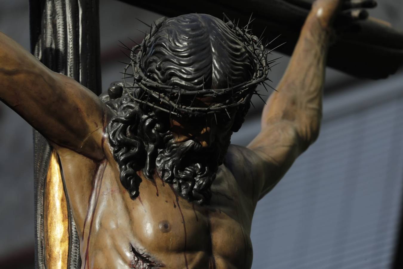 El Cristo de las Almas ha presidido el Viacrucis del Consejo de Cofradías, un clásico en la Cuaresma de Sevilla