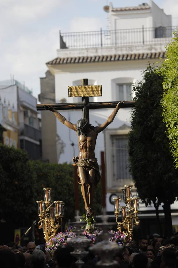El Cristo de las Almas ha presidido el Viacrucis del Consejo de Cofradías, un clásico en la Cuaresma de Sevilla