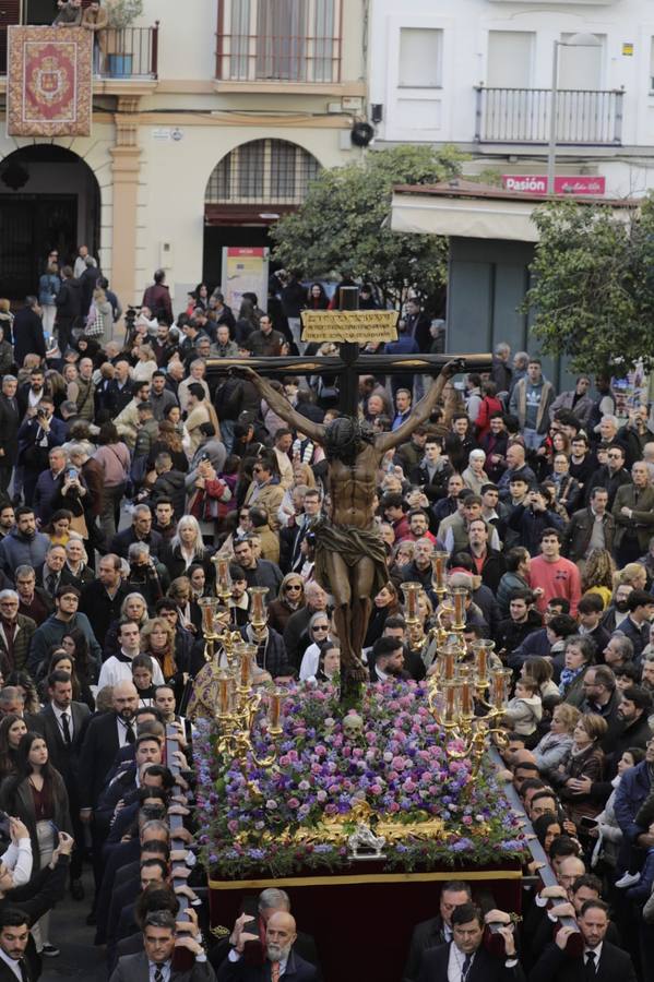 El Cristo de las Almas ha presidido el Viacrucis del Consejo de Cofradías, un clásico en la Cuaresma de Sevilla