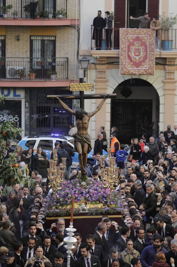 El Cristo de las Almas ha presidido el Viacrucis del Consejo de Cofradías, un clásico en la Cuaresma de Sevilla