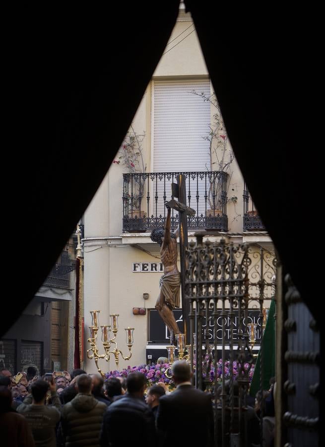 El Cristo de las Almas ha presidido el Viacrucis del Consejo de Cofradías, un clásico en la Cuaresma de Sevilla
