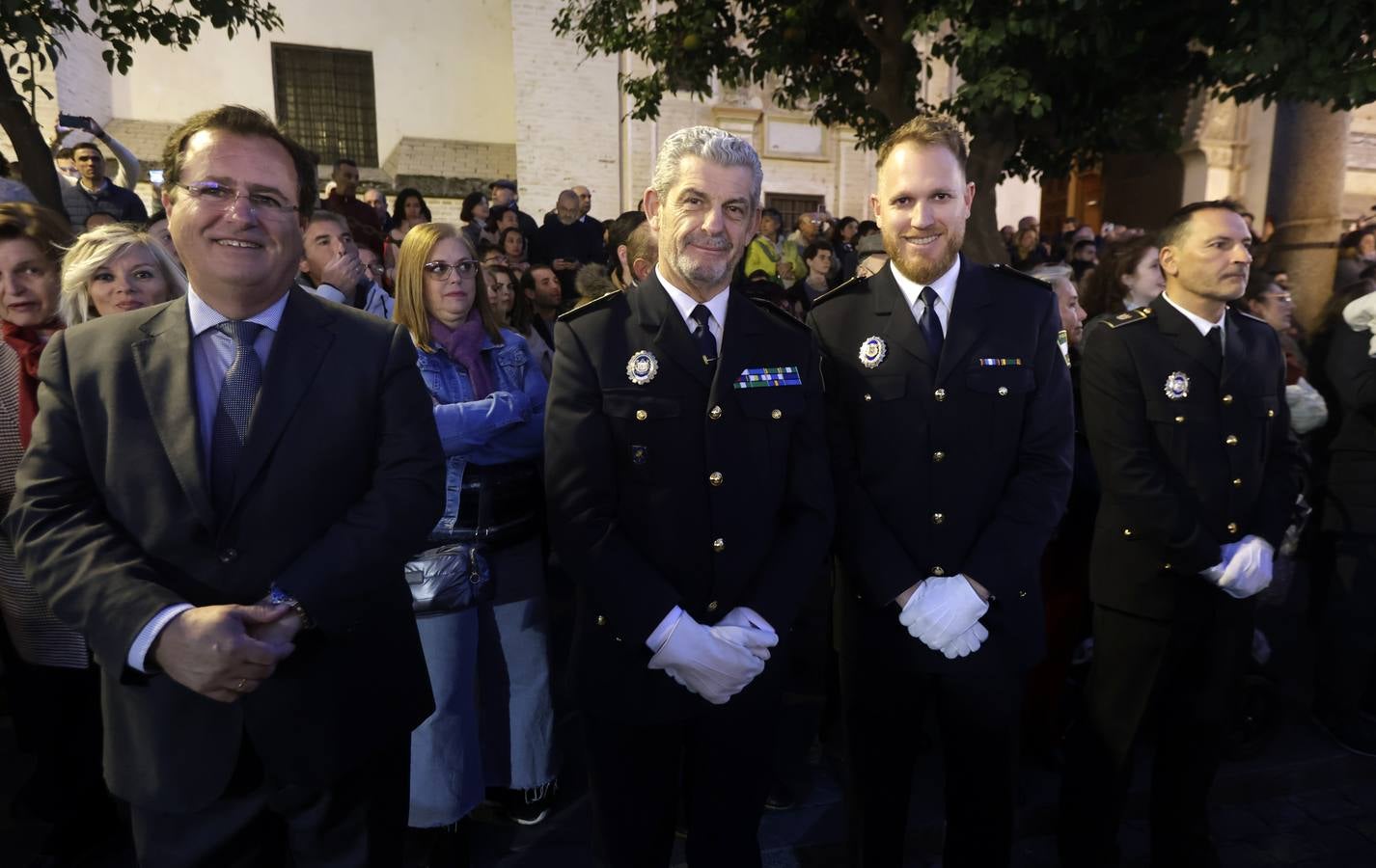 El Cristo de las Almas ha presidido el Viacrucis del Consejo de Cofradías, un clásico en la Cuaresma de Sevilla