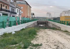 Arrancan las obras del paso inferior sobre las vías del tren en Lora del Río tras una década de retrasos