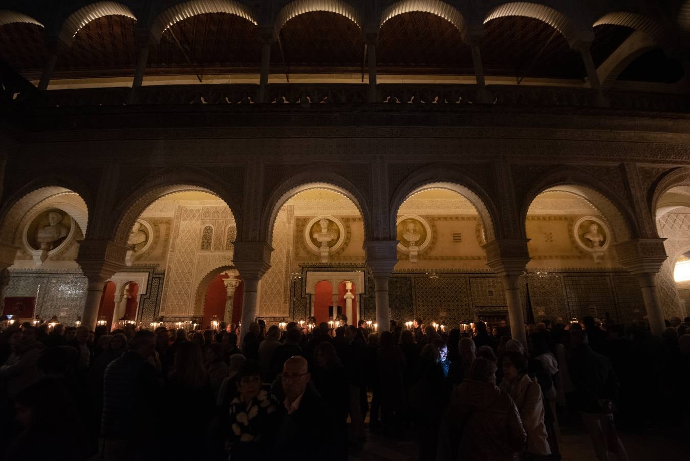 El tradicional viacrucis de la Pía Unión en la Casa de Pilatos