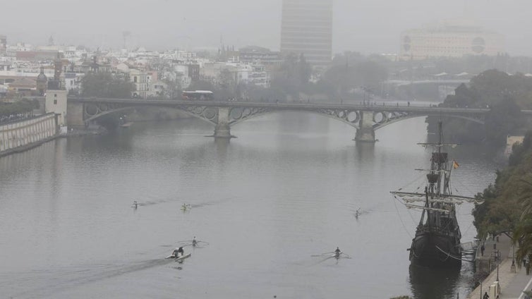 Mañanita de niebla... en Sevilla