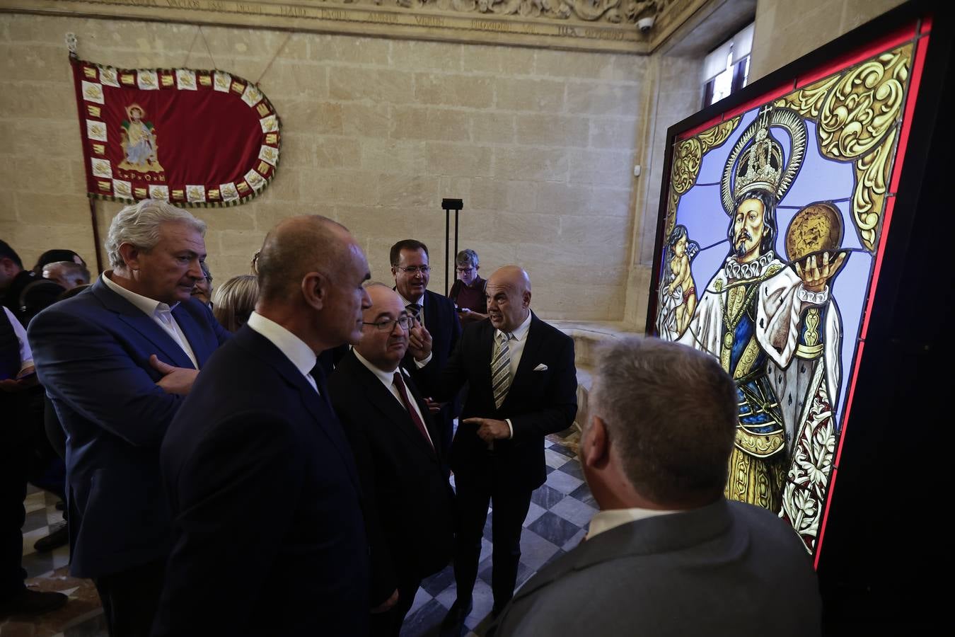 Unas 50 obras componen la exposición de arte sacro en el Ayuntamiento de Sevilla