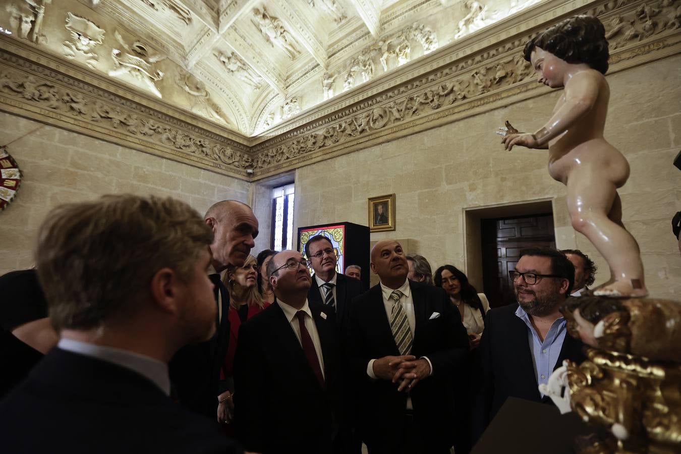 Unas 50 obras componen la exposición de arte sacro en el Ayuntamiento de Sevilla