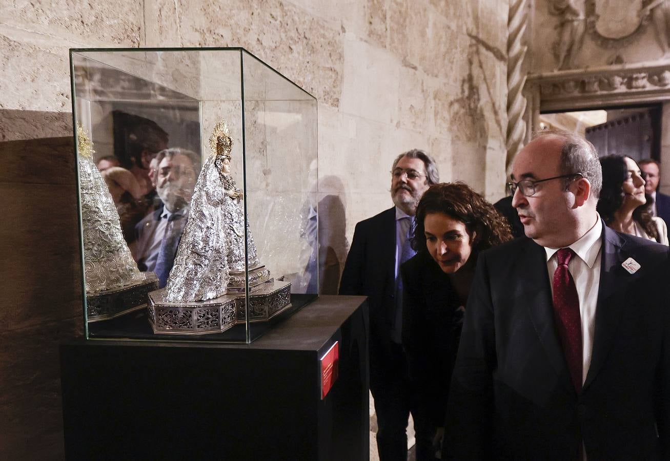 Unas 50 obras componen la exposición de arte sacro en el Ayuntamiento de Sevilla