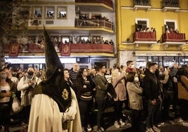 La OCU pide que se permita abrir a los bares toda la Madrugada y que se controlen las sillas plegables