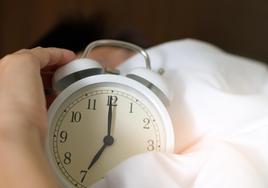 Insomnio: ¿por qué me despierto siempre a la misma hora por las noches?