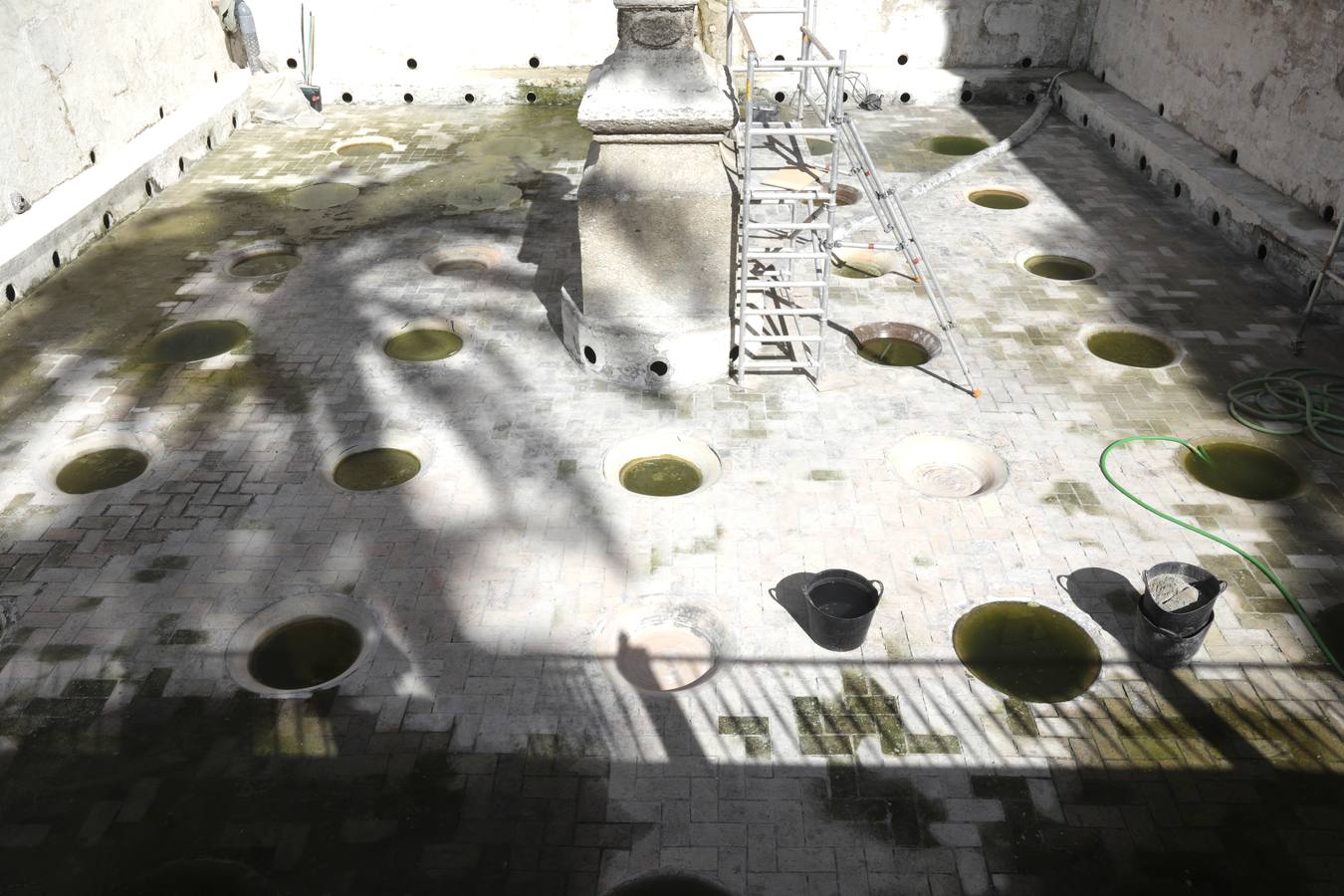 Imágenes de la fuente del Alcázar y los numerosos detalles que han salido a la luz