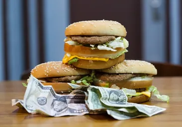 Cómo está España en el 'Índice Big Mac', el estudio sobre el poder adquisitivo de los países según el precio de las hamburguesas