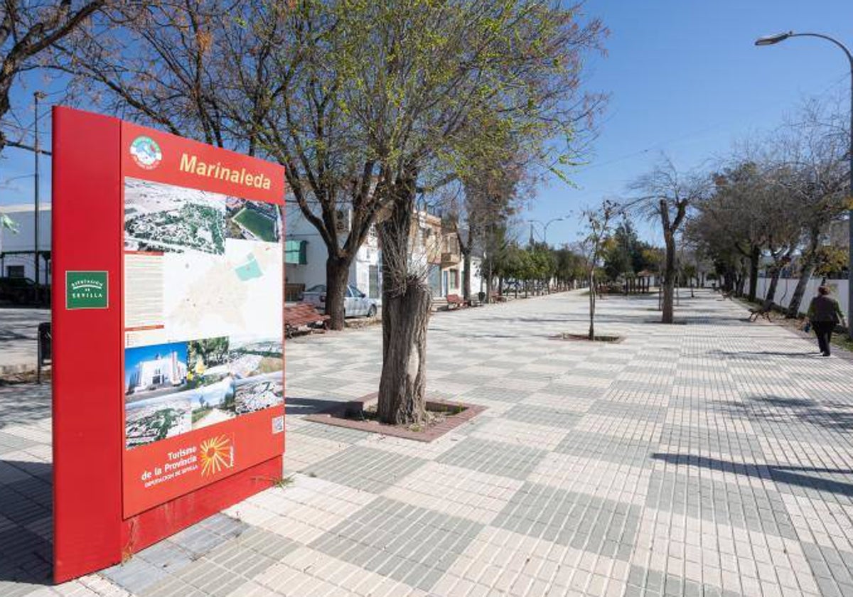 Un cartel de Marinaleda a la entrada del municipio