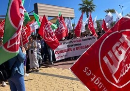 Cientos de trabajadores protestan en Sevilla por la apertura comercial en domingos y festivos